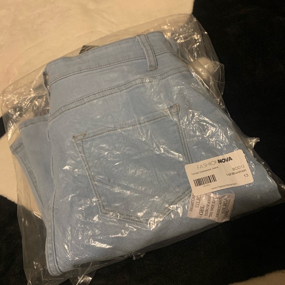 FashionNova High Waist Tempe Distressed Jeans - Picture 11 of 13